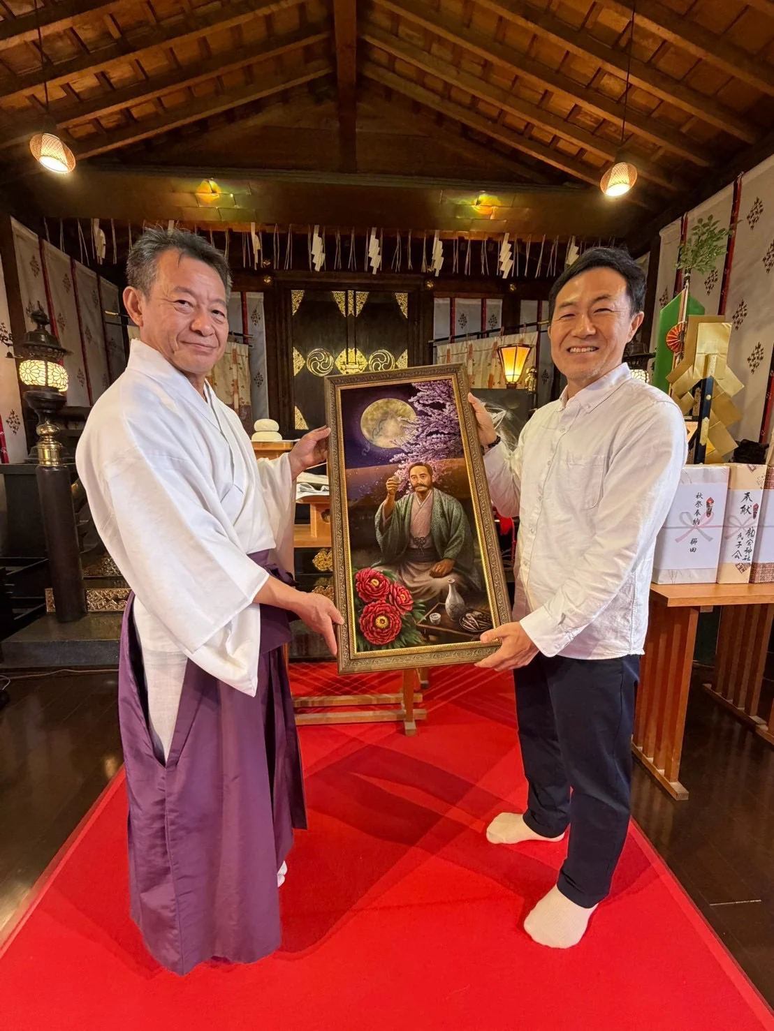 Presenting Keiai Ryugetsu to the chief priest, Mr. Honma, at Ryugu Shrine